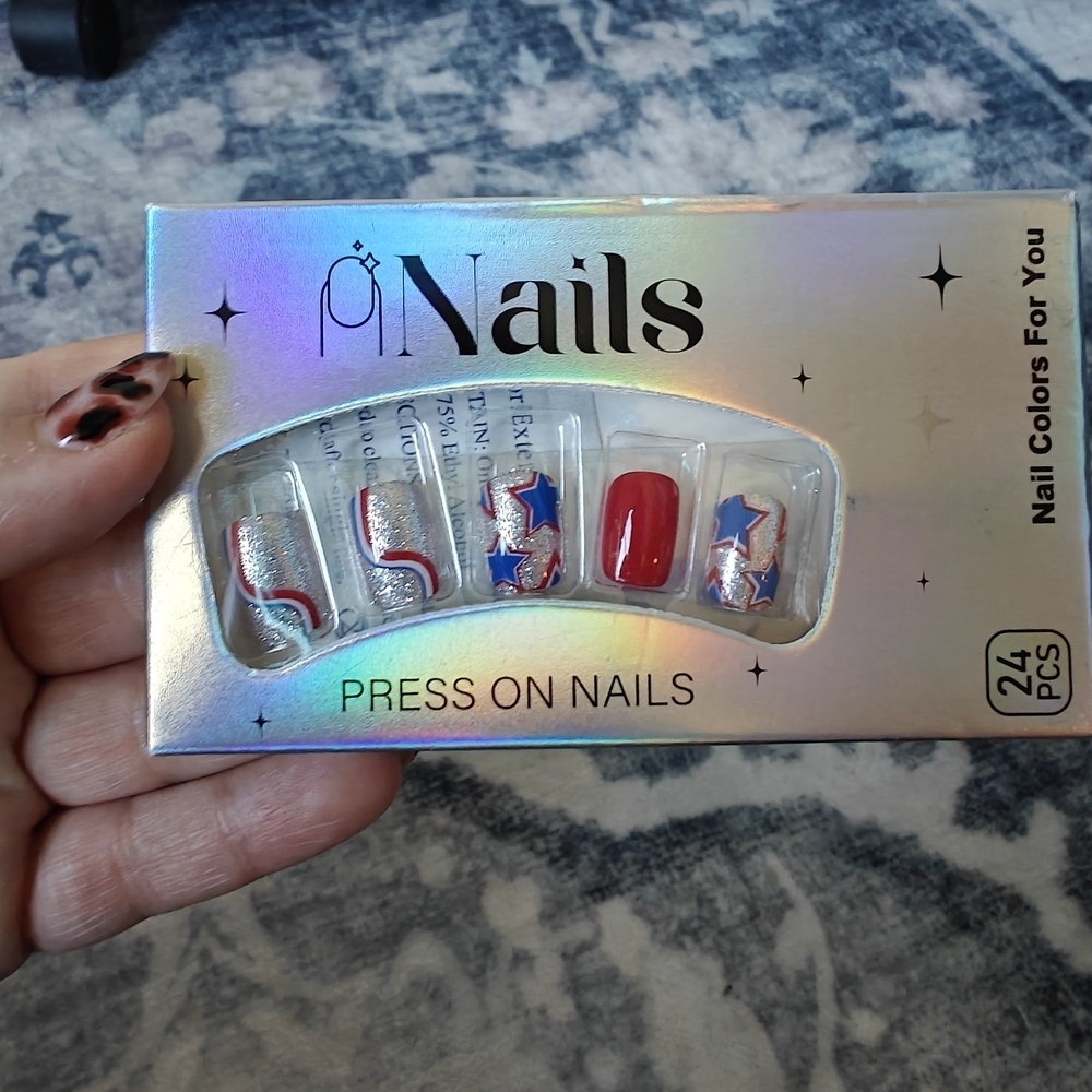 Assorted Press On Nails Set - Picture 2 of 6
